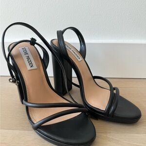 Steve Madden black heels ( basically new)